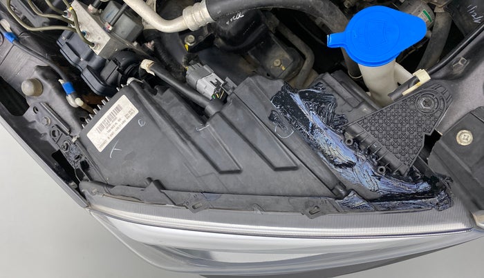 2020 Maruti Vitara Brezza ZXI PLUS AT SHVS, Petrol, Automatic, 46,773 km, Right headlight - Clamp has minor damage