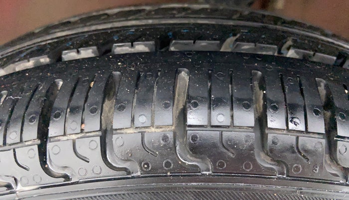 2018 Maruti Alto K10 VXI P, Petrol, Manual, 33,567 km, Left Front Tyre Tread