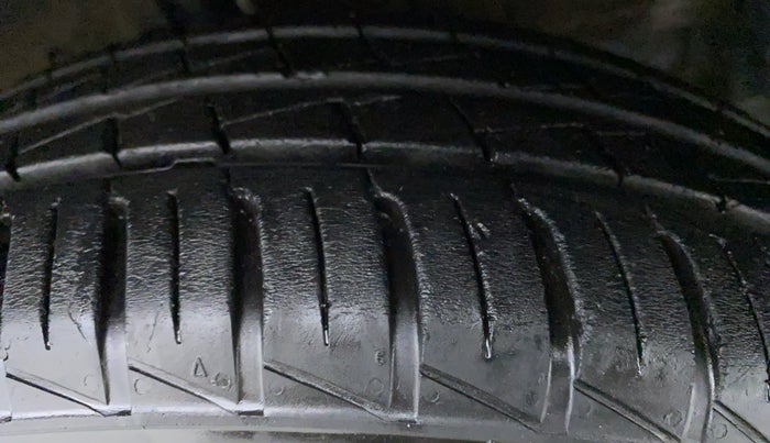 2020 Hyundai AURA E MT 1.2 KAPPA, Petrol, Manual, 13,096 km, Left Front Tyre Tread