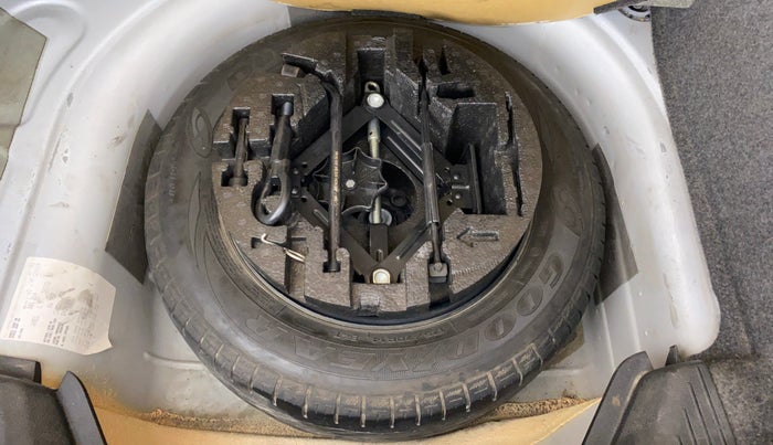 2017 Volkswagen Ameo TRENDLINE 1.5, Diesel, Manual, 79,605 km, Spare Tyre