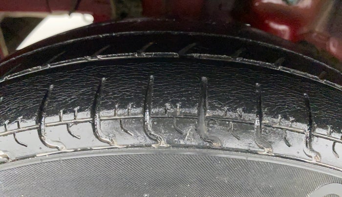 2015 Hyundai Eon ERA PLUS, Petrol, Manual, 40,090 km, Right Rear Tyre Tread