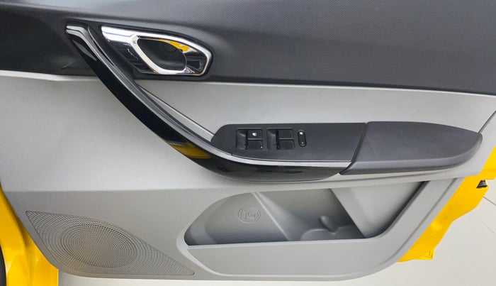 2020 Tata Tiago XZ+ 1.2 Revotron, Petrol, Manual, 10,242 km, Driver Side Door Panels Control