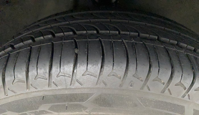 2015 Maruti Alto K10 VXI, Petrol, Manual, 83,776 km, Right Front Tyre Tread