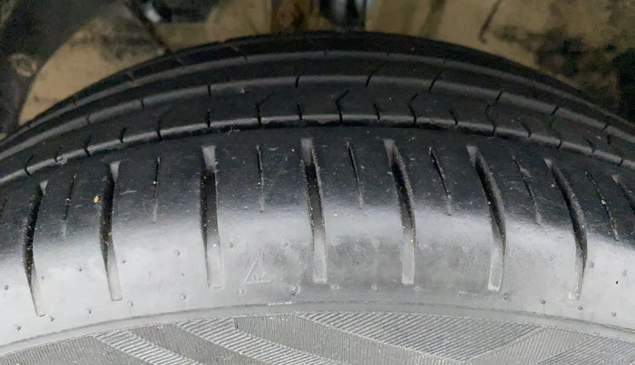 2019 Toyota Glanza V MT PETROL, Petrol, Manual, 18,485 km, Left Front Tyre Tread