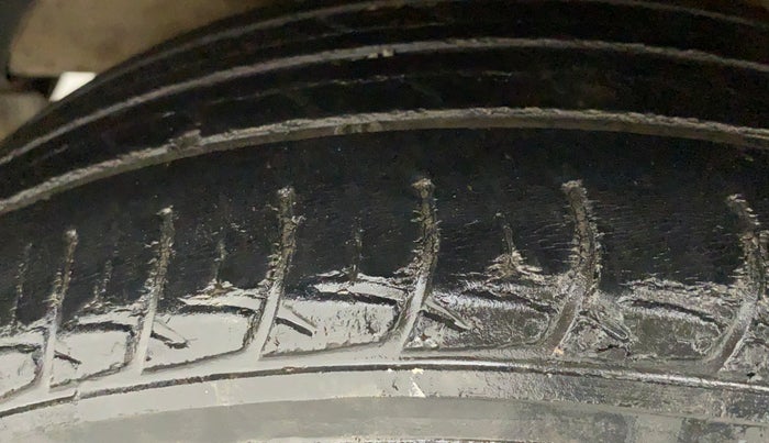 2017 Maruti Baleno DELTA PETROL 1.2, Petrol, Manual, 46,117 km, Left Front Tyre Tread