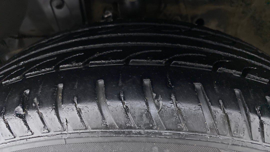 Left Front Tyre Tread