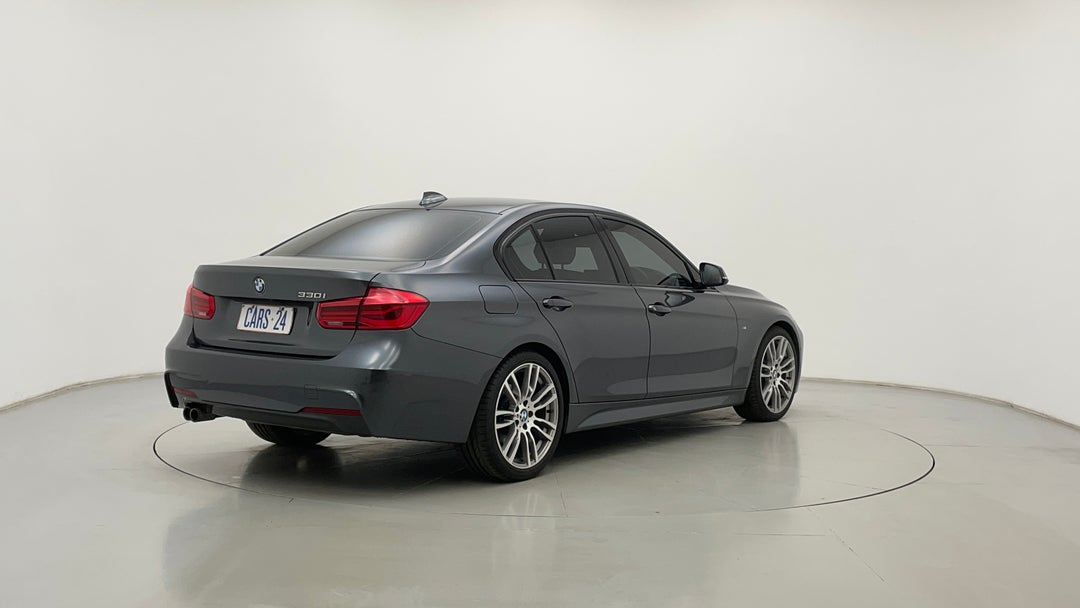 Right Back Diagonal (45- Degree) View