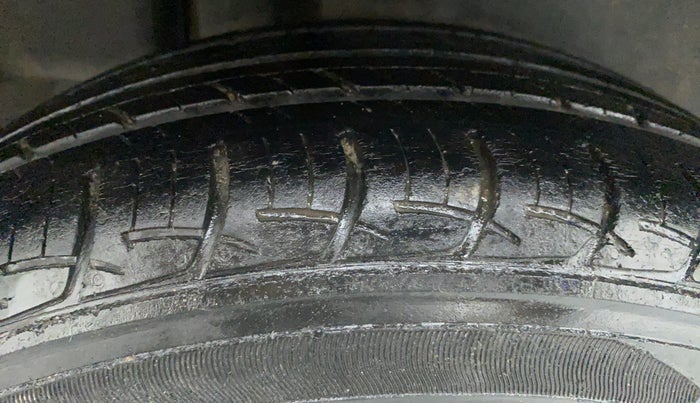 2015 Maruti Ciaz VXI, Petrol, Manual, 62,793 km, Right Rear Tyre Tread