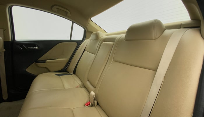2017 Honda City V CVT, Petrol, Automatic, 34,700 km, Right Side Rear Door Cabin