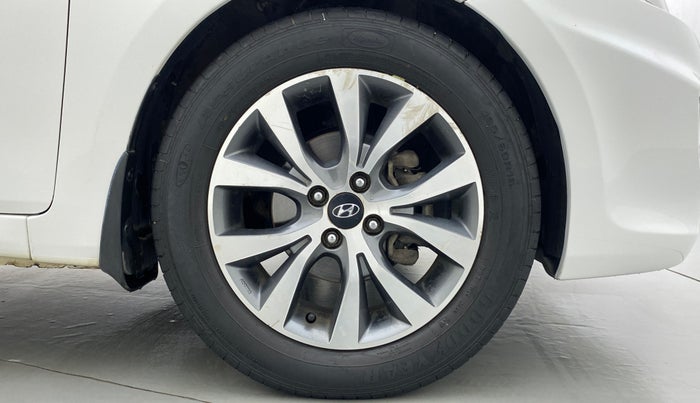 2014 Hyundai Verna FLUIDIC 1.6 SX CRDI, Diesel, Manual, 94,411 km, Right Front Wheel