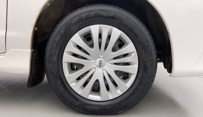 2013 Toyota Innova 2.5 GX 8 STR BS IV, Diesel, Manual, 1,78,065 km, Right Front Wheel
