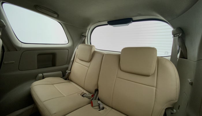2013 Toyota Innova 2.5 GX 8 STR BS IV, Diesel, Manual, 1,78,065 km, Third Seat Row ( optional )