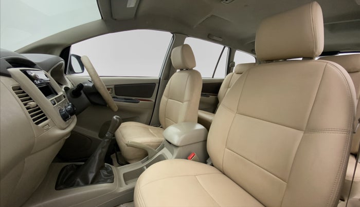 2013 Toyota Innova 2.5 GX 8 STR BS IV, Diesel, Manual, 1,78,065 km, Right Side Front Door Cabin