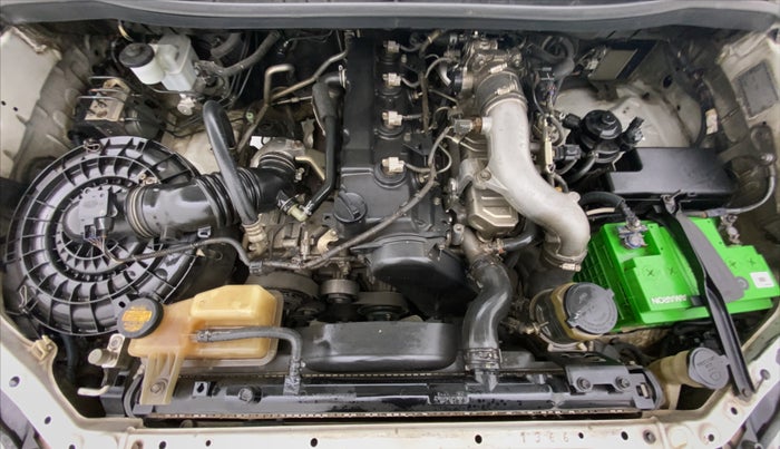2013 Toyota Innova 2.5 GX 8 STR BS IV, Diesel, Manual, 1,78,065 km, Open Bonet