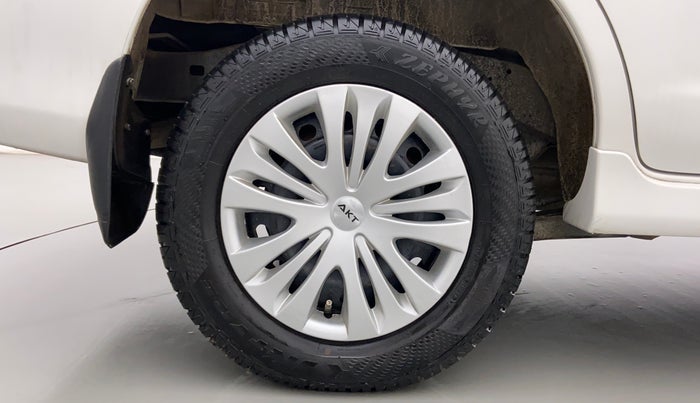 2013 Toyota Innova 2.5 GX 8 STR BS IV, Diesel, Manual, 1,78,065 km, Right Rear Wheel