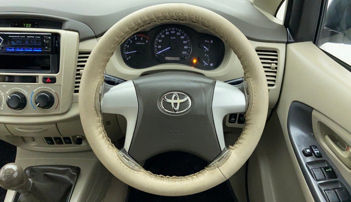 2013 Toyota Innova 2.5 GX 8 STR BS IV, Diesel, Manual, 1,78,065 km, Steering Wheel Close Up