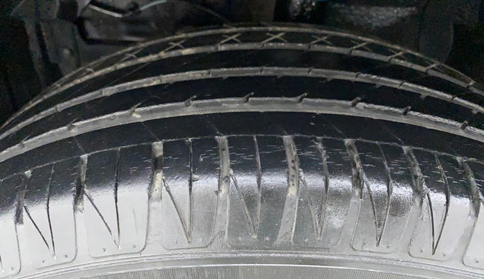 2016 Maruti Vitara Brezza ZDI, Diesel, Manual, 26,786 km, Left Front Tyre Tread