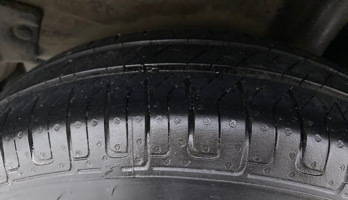 2011 Maruti Ritz VXI, Petrol, Manual, 86,217 km, Left Rear Tyre Tread
