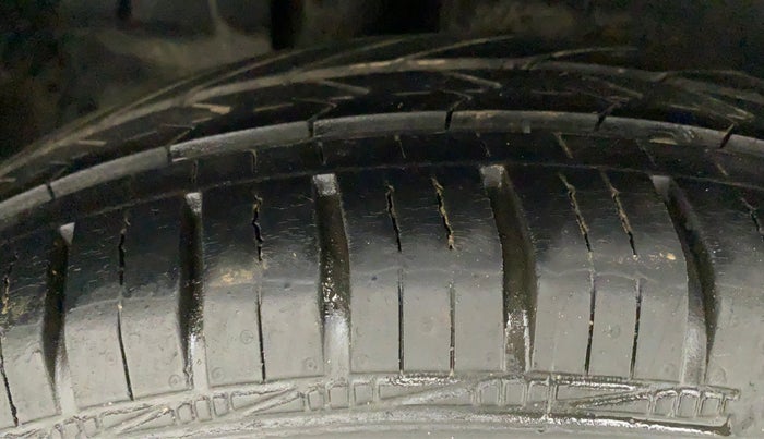 2013 Maruti Ertiga ZXI, Petrol, Manual, 82,492 km, Right Rear Tyre Tread