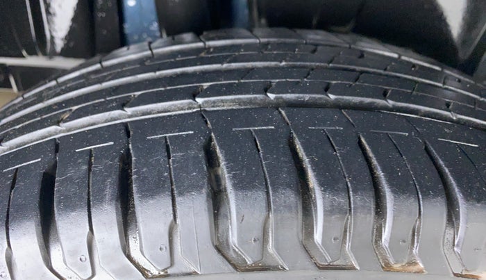 2019 Maruti XL6 ALPHA SHVS  MT, Petrol, Manual, 18,136 km, Right Rear Tyre Tread