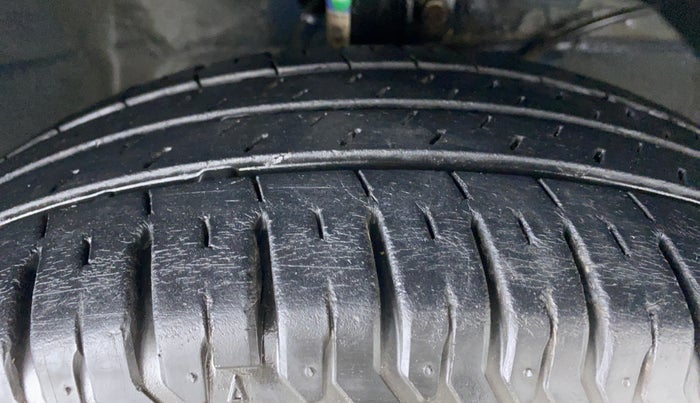 2019 Maruti XL6 ALPHA SHVS  MT, Petrol, Manual, 18,136 km, Right Front Tyre Tread