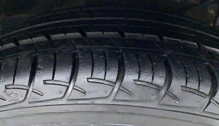 2017 Maruti Ciaz ZETA 1.4 VVT, Petrol, Manual, 8,158 km, Left Front Tyre Tread