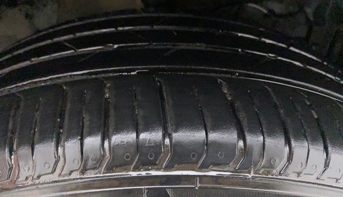 2018 Maruti Vitara Brezza ZDI+ DUAL TONE AMT, Diesel, Automatic, 60,702 km, Right Front Tyre Tread