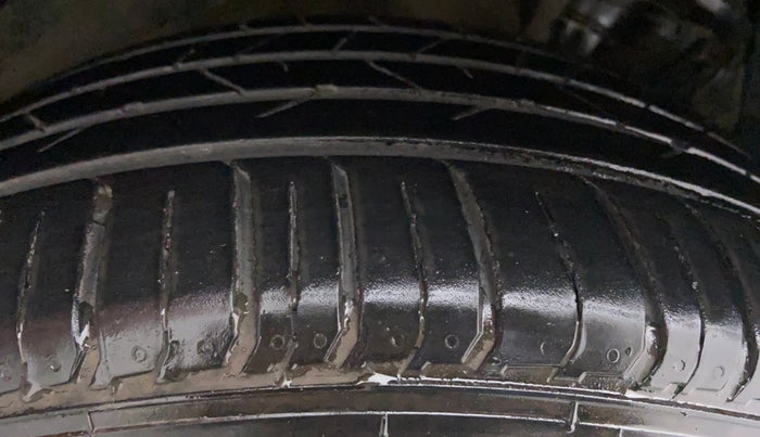 2018 Maruti Vitara Brezza ZDI+ DUAL TONE AMT, Diesel, Automatic, 60,702 km, Right Rear Tyre Tread