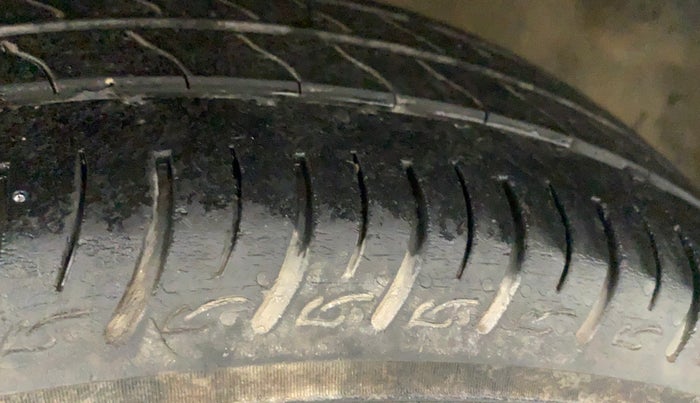 2017 Maruti Baleno DELTA PETROL 1.2, Petrol, Manual, 78,681 km, Left Front Tyre Tread