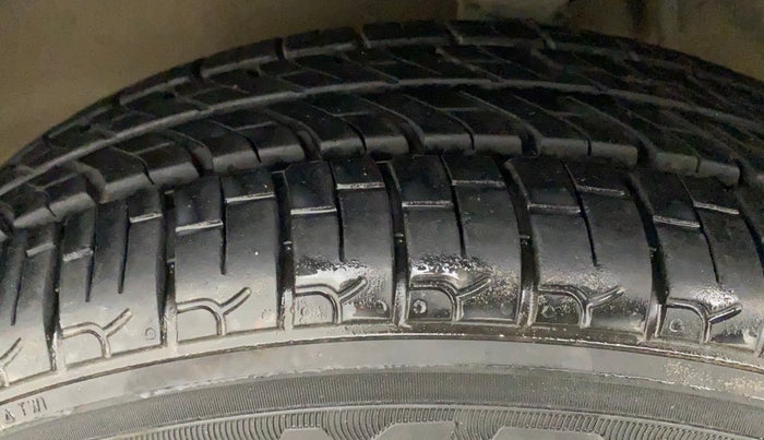 2015 Maruti Alto K10 LXI, CNG, Manual, 51,489 km, Left Front Tyre Tread