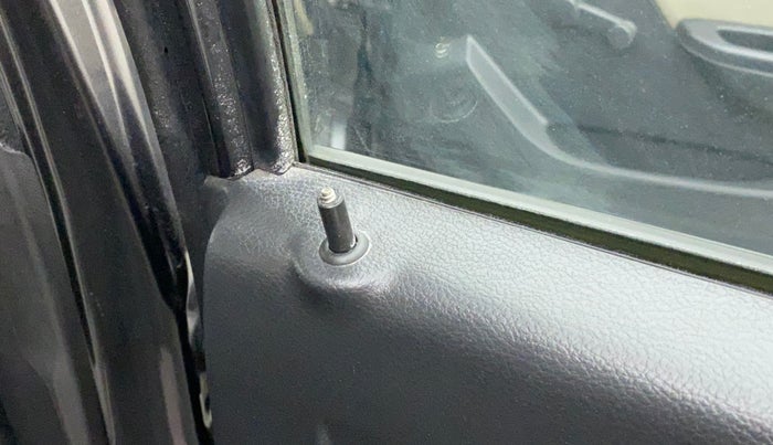 2015 Maruti Alto K10 LXI, CNG, Manual, 51,489 km, Lock system - Door lock knob has minor damage