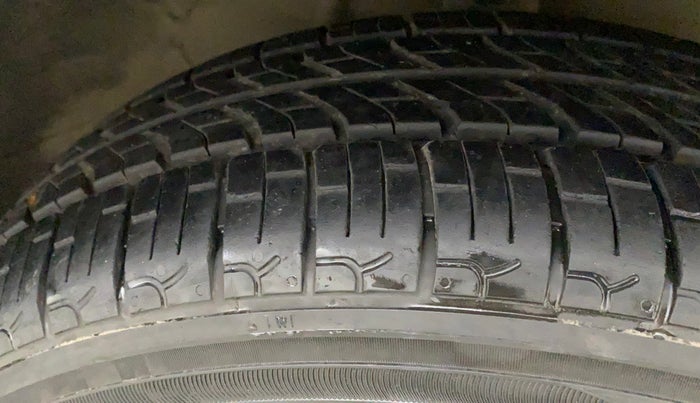 2015 Maruti Alto K10 LXI, CNG, Manual, 51,489 km, Right Front Tyre Tread