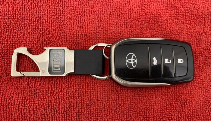 2015 Toyota Camry 2.5 AT, Petrol, Automatic, 90,405 km, Key Close Up