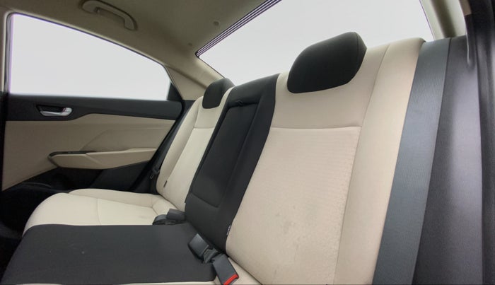 2017 Hyundai Verna 1.6 SX VTVT, Petrol, Manual, 23,775 km, Right Side Rear Door Cabin