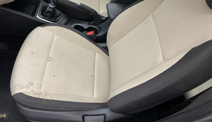 2017 Hyundai Verna 1.6 SX VTVT, Petrol, Manual, 23,775 km, Front left seat (passenger seat) - Cover slightly stained