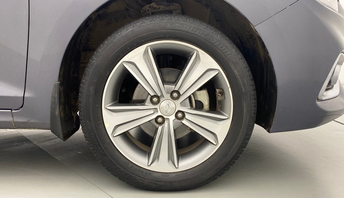 2017 Hyundai Verna 1.6 SX VTVT, Petrol, Manual, 23,775 km, Right Front Wheel