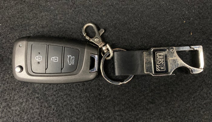 2017 Hyundai Verna 1.6 SX VTVT, Petrol, Manual, 23,775 km, Key Close Up