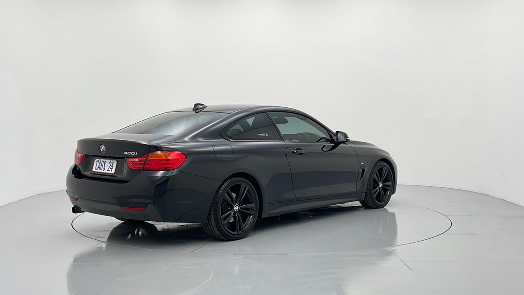 Right Back Diagonal (45- Degree) View