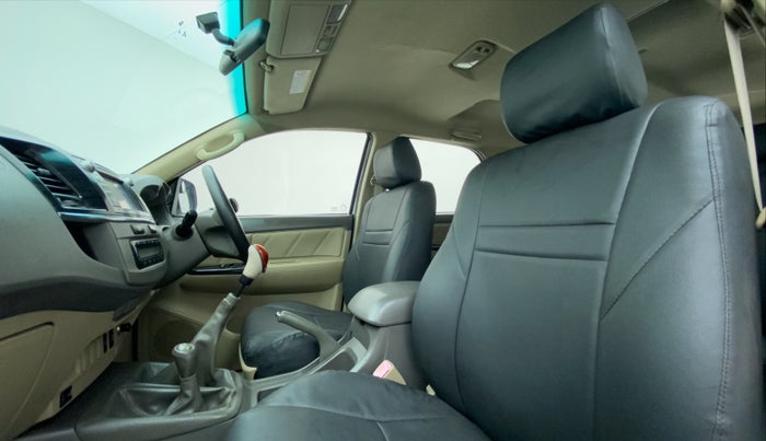 2012 Toyota Fortuner 3.0 MT 4X4, Diesel, Manual, 1,47,757 km, Right Side Front Door Cabin
