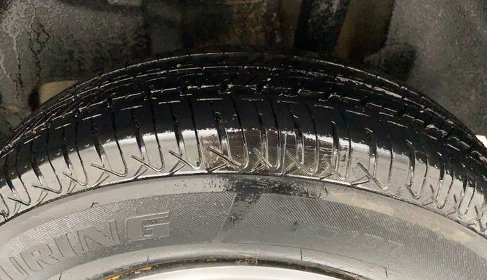 2018 Maruti Swift VXI D, Petrol, Manual, 37,948 km, Left Rear Tyre Tread