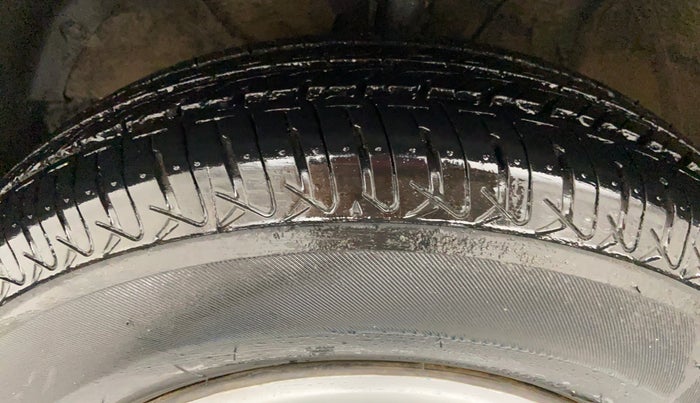 2018 Maruti Swift VXI D, Petrol, Manual, 37,948 km, Left Front Tyre Tread