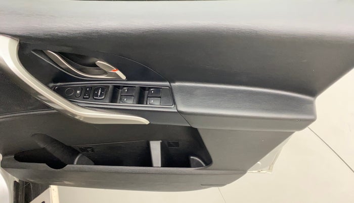 2018 Mahindra XUV500 W7, Diesel, Manual, 18,486 km, Driver Side Door Panels Control