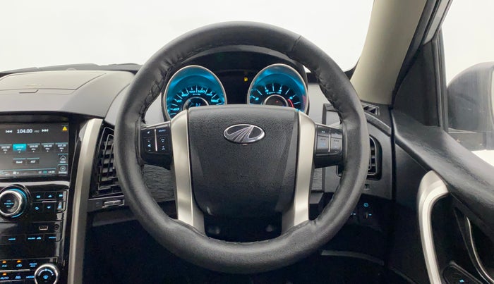 2018 Mahindra XUV500 W7, Diesel, Manual, 18,486 km, Steering Wheel Close Up