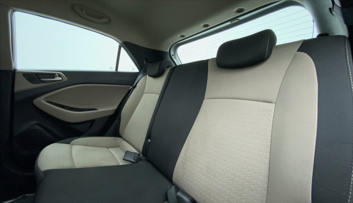 2016 Hyundai Elite i20 ASTA 1.2 (O), Petrol, Manual, 17,551 km, Right Side Rear Door Cabin