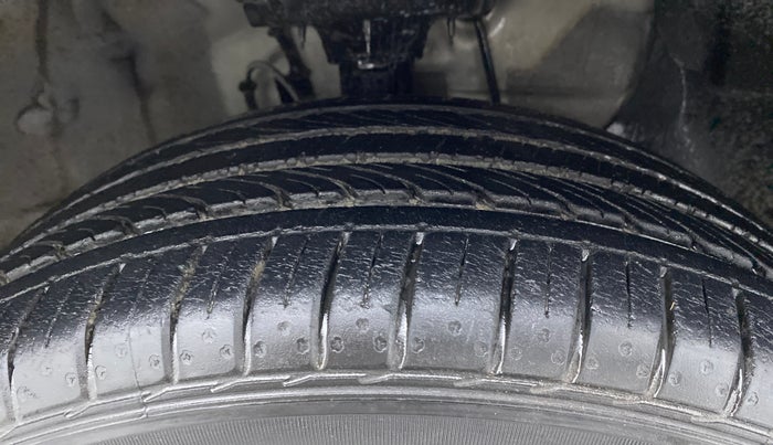2016 Hyundai Elite i20 ASTA 1.2 (O), Petrol, Manual, 17,551 km, Right Front Tyre Tread