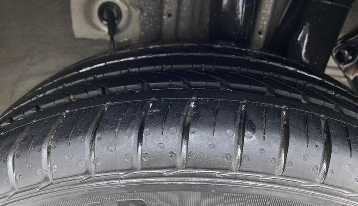 2016 Hyundai Elite i20 ASTA 1.2 (O), Petrol, Manual, 17,551 km, Left Rear Tyre Tread