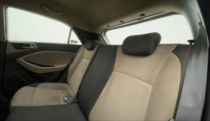 2016 Hyundai Elite i20 ASTA 1.2 (O), Petrol, Manual, 72,362 km, Right Side Rear Door Cabin