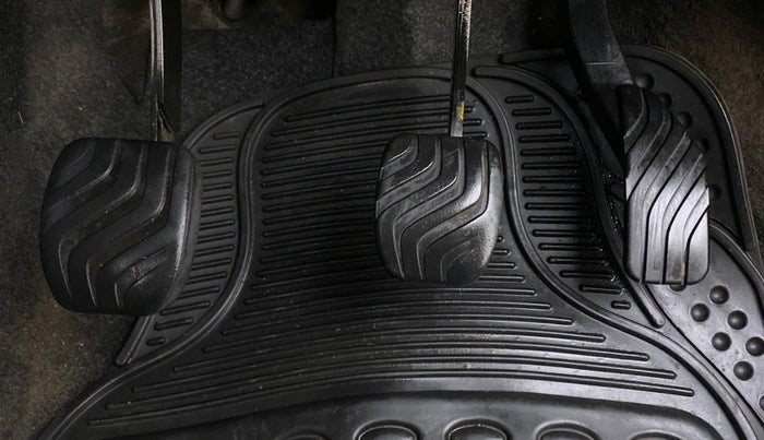 2016 Datsun Redi Go T (O), Petrol, Manual, 70,104 km, Pedals