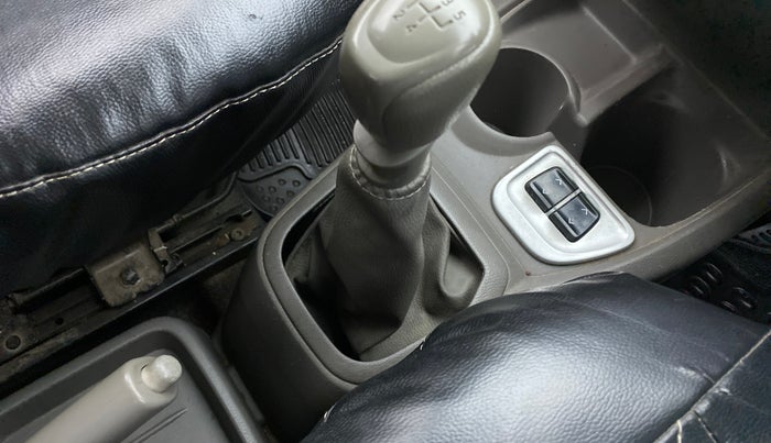 2016 Datsun Redi Go T (O), Petrol, Manual, 70,104 km, Gear lever - Boot cover slightly torn