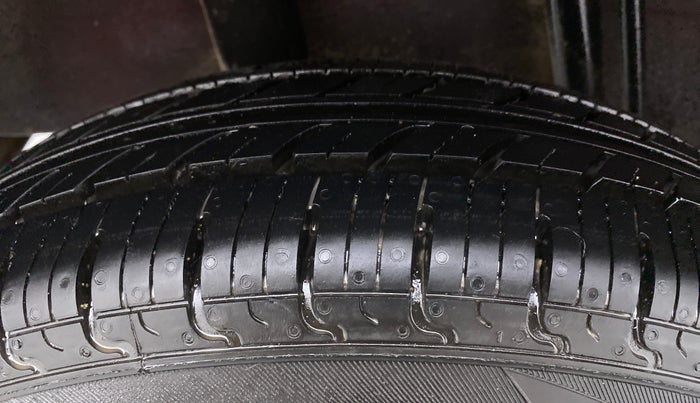 2016 Datsun Redi Go T (O), Petrol, Manual, 70,104 km, Right Rear Tyre Tread